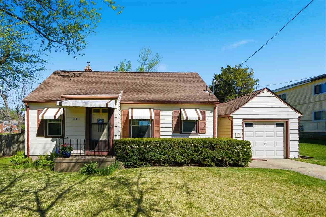 1434 Oakland Road NE Cedar Rapids IA 52402