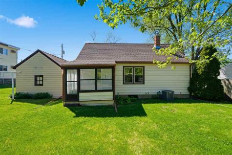 1434 Oakland Road NE Cedar Rapids IA 52402