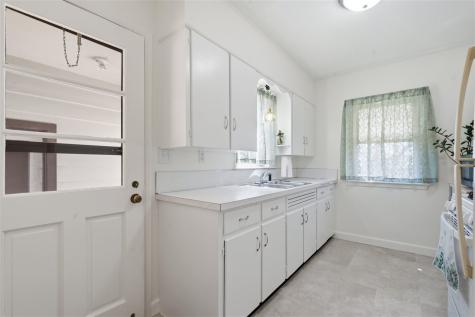 1434 Oakland Road NE Cedar Rapids IA 52402