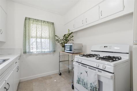 1434 Oakland Road NE Cedar Rapids IA 52402