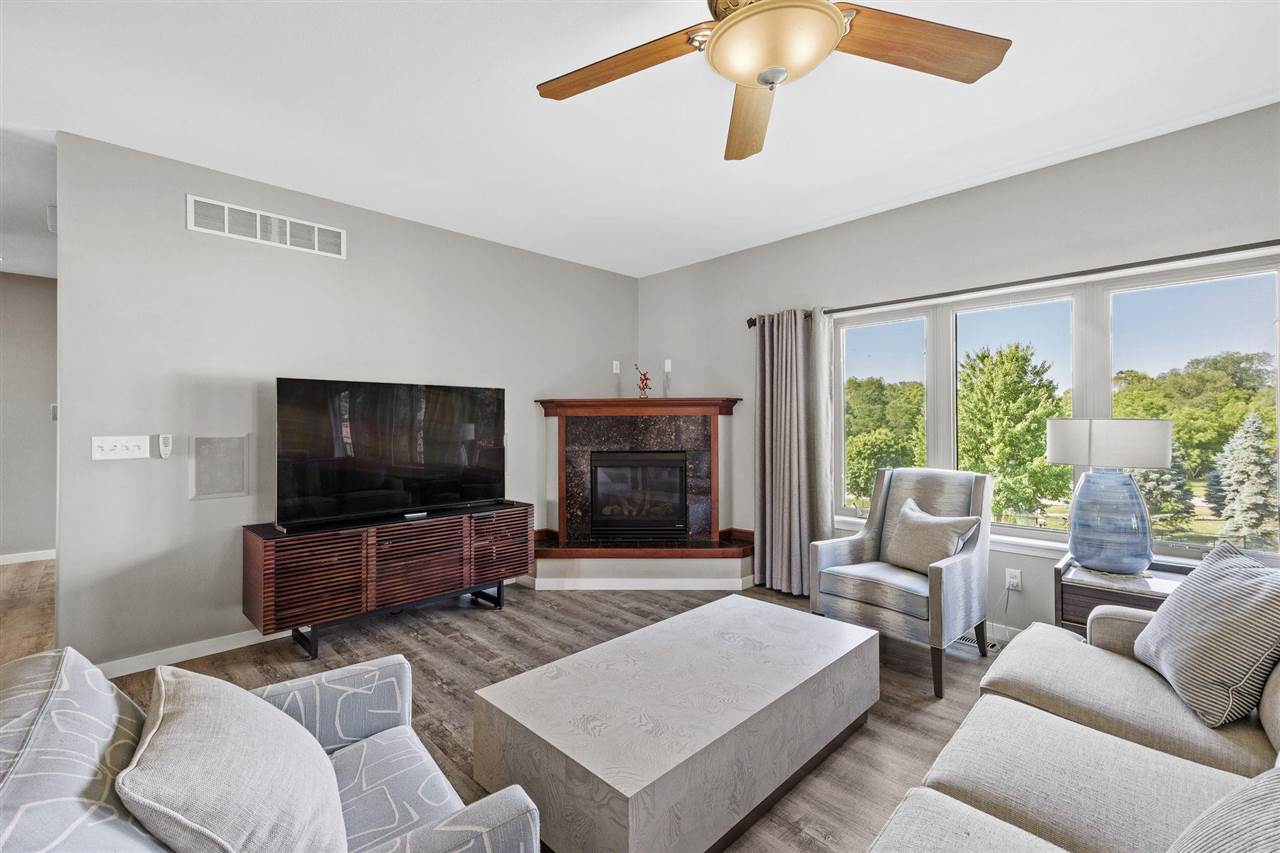 2136 Oakdale Ridge Coralville IA 52241