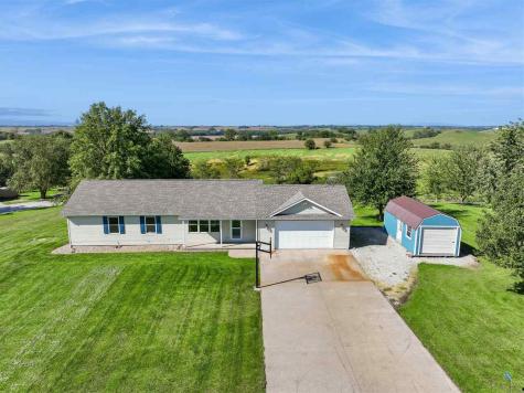 2935 N Drive Parnell IA 52325