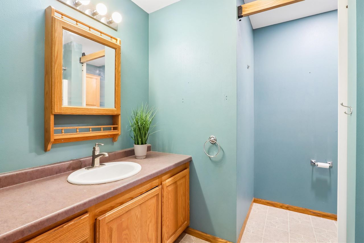 2935 N Drive Parnell IA 52325