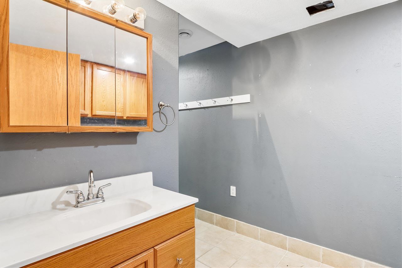 2935 N Drive Parnell IA 52325