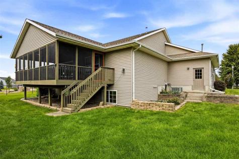 1320 Doe Run Drive North Liberty IA 52317
