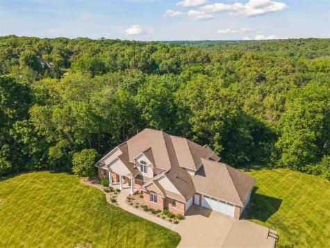 2804 NW Deer Valley Drive Swisher IA 52338