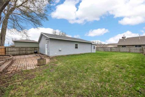 1000 Stinocher Street Solon IA 52333