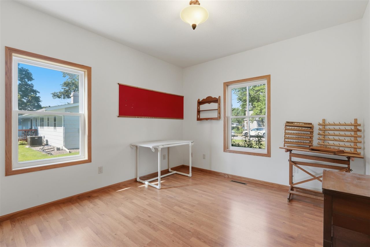 834 S 9th Avenue Washington IA 52353