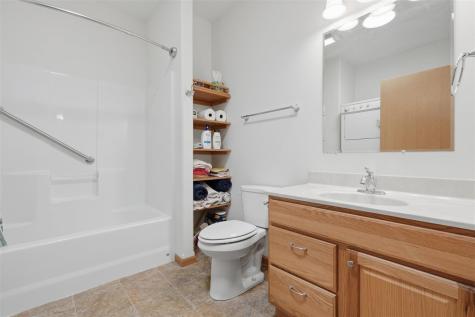834 S 9th Avenue Washington IA 52353