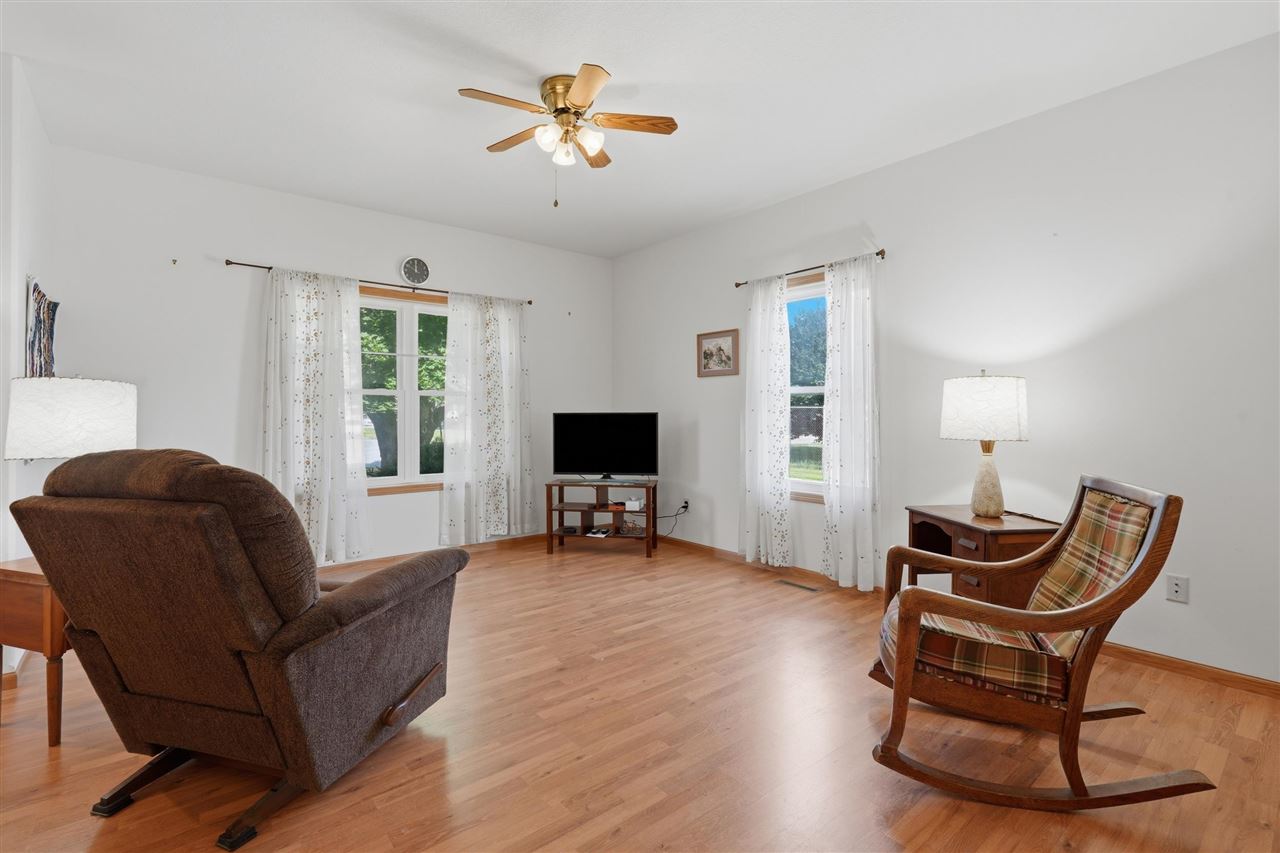 834 S 9th Avenue Washington IA 52353