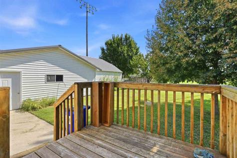 834 S 9th Avenue Washington IA 52353
