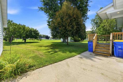 834 S 9th Avenue Washington IA 52353