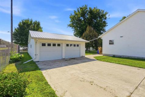 834 S 9th Avenue Washington IA 52353