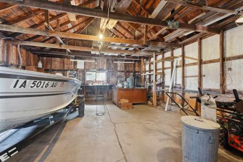 834 S 9th Avenue Washington IA 52353