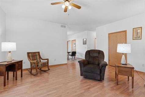 834 S 9th Avenue Washington IA 52353