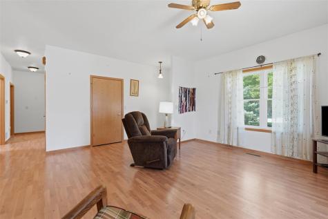 834 S 9th Avenue Washington IA 52353