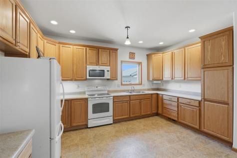834 S 9th Avenue Washington IA 52353