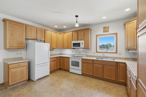 834 S 9th Avenue Washington IA 52353