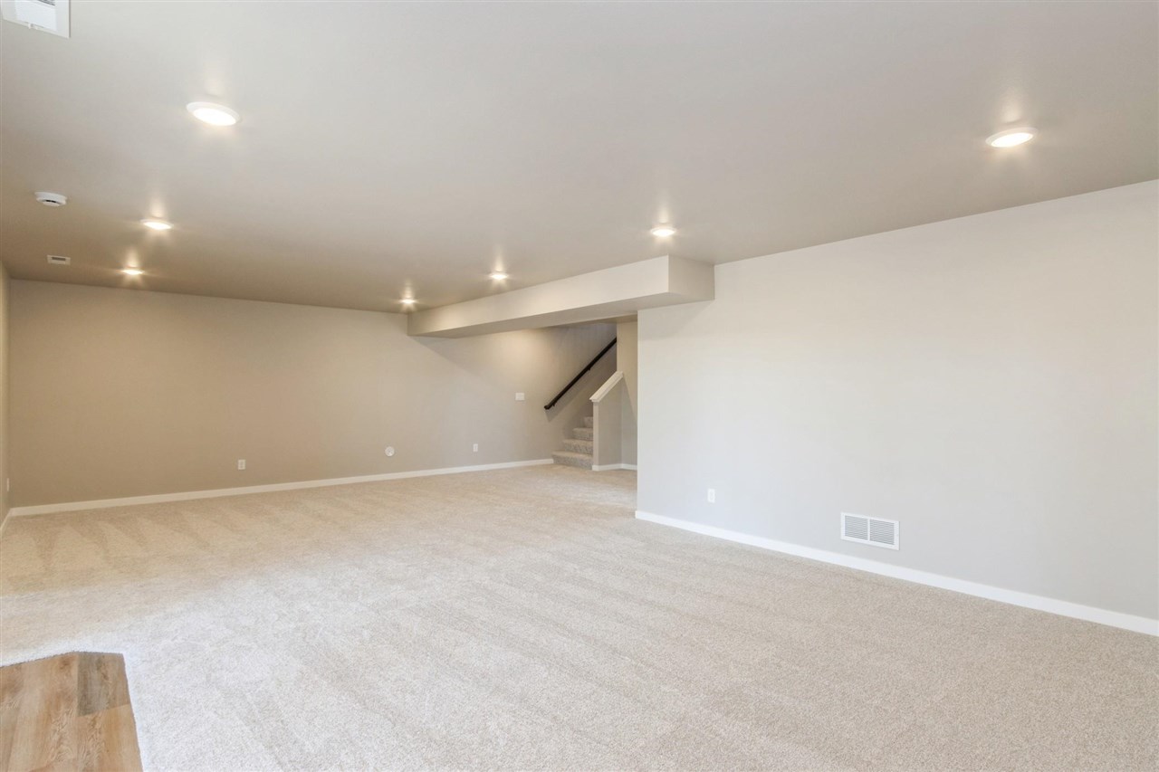 3110 Sunflower Street Ely IA 52227