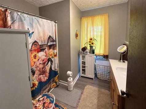 106 E 6th Street IA 50228