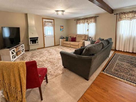 106 E 6th Street IA 50228