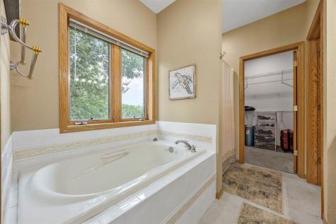 1280 NE Winchester Drive Swisher IA 52338