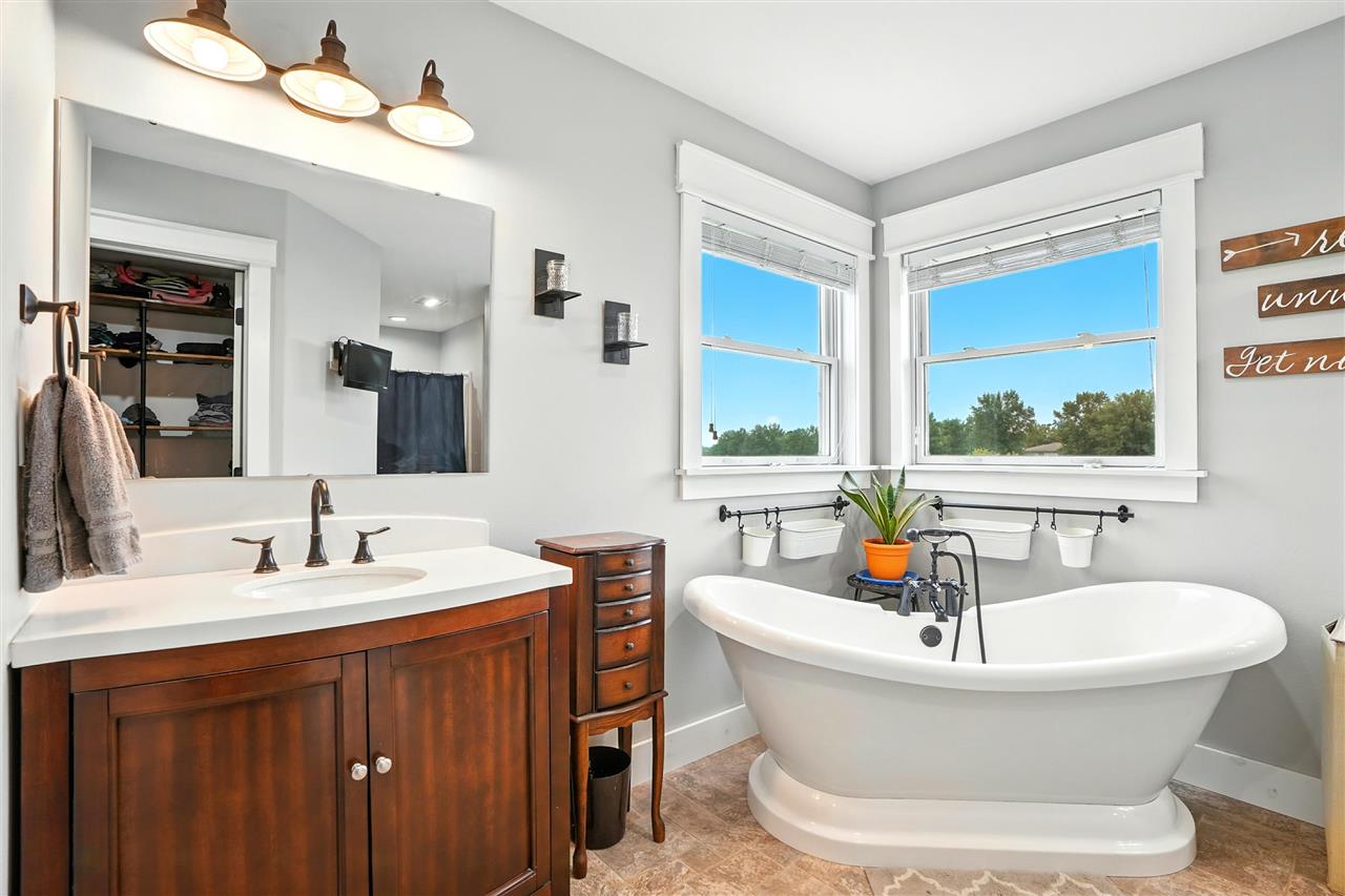 3327 Terrace Lake Road Crawfordsville IA 52621