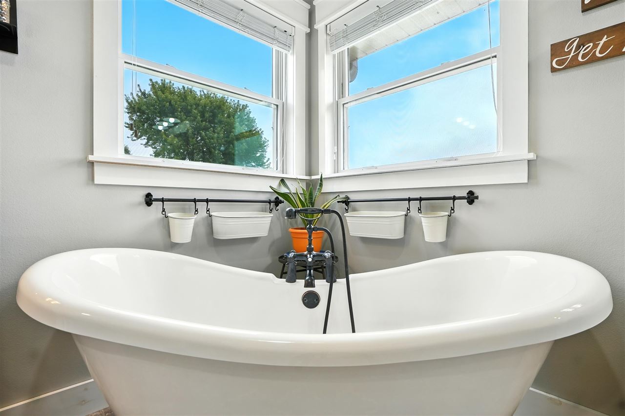 3327 Terrace Lake Road Crawfordsville IA 52621