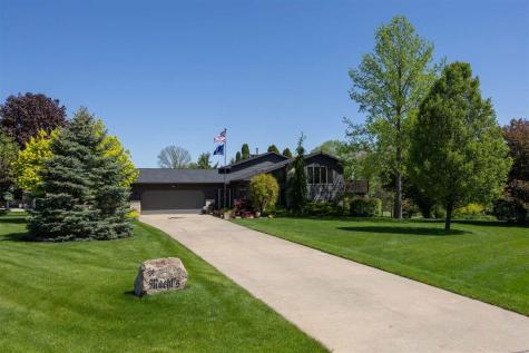 3840 Holly Drive SW Cedar Rapids IA 52404