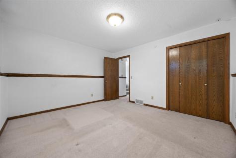 3840 Holly Drive SW Cedar Rapids IA 52404