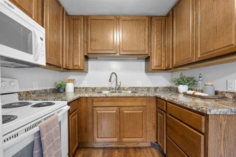 304 B Avenue Hiawatha IA 52233