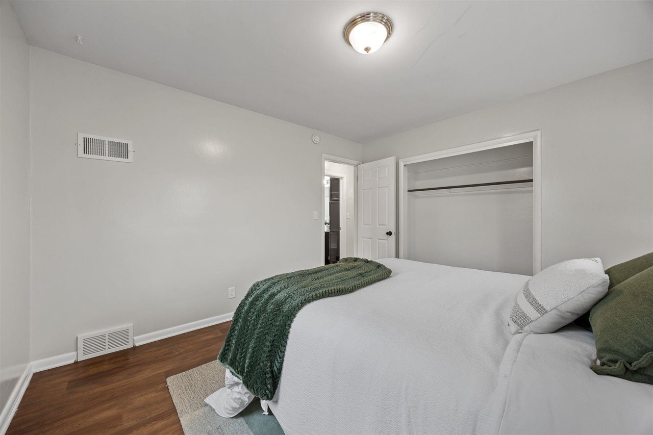304 B Avenue Hiawatha IA 52233