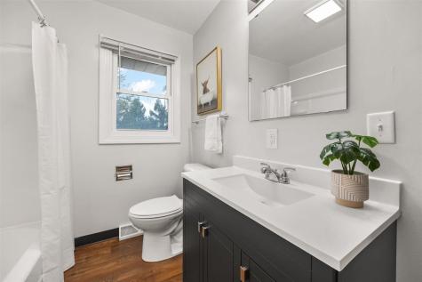 304 B Avenue Hiawatha IA 52233