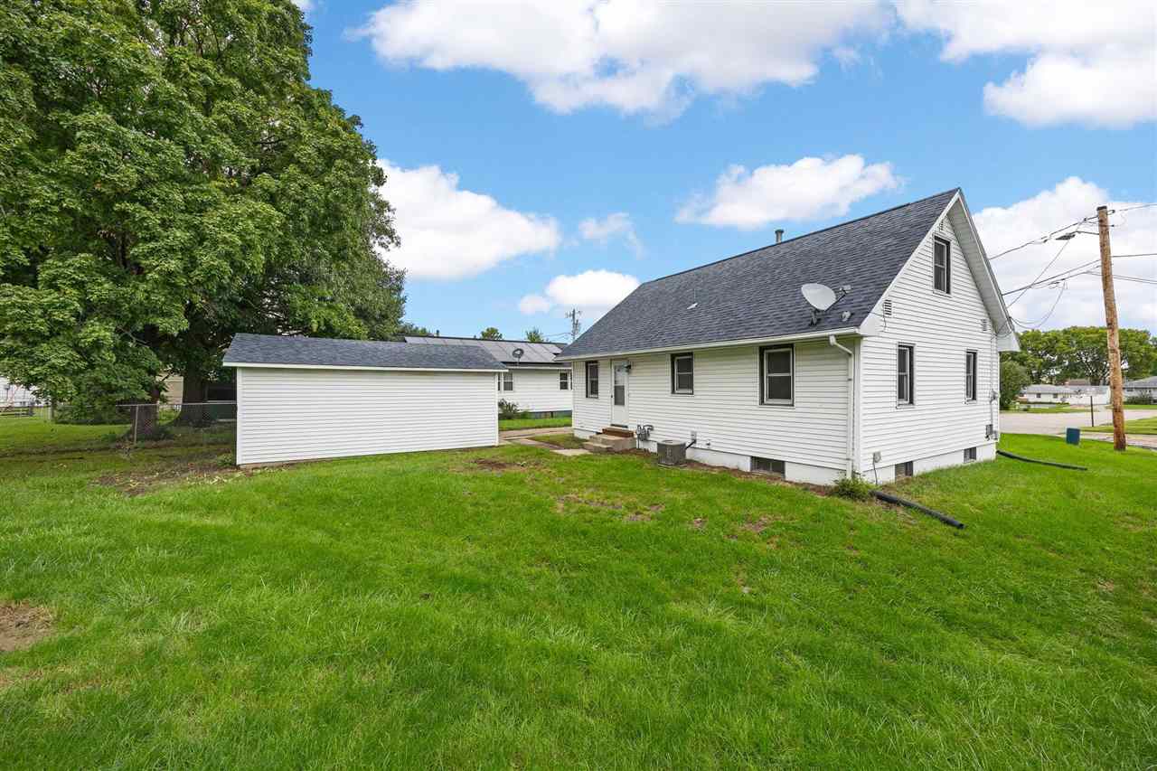 304 B Avenue Hiawatha IA 52233