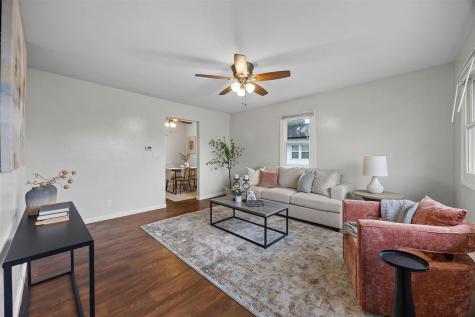 304 B Avenue Hiawatha IA 52233