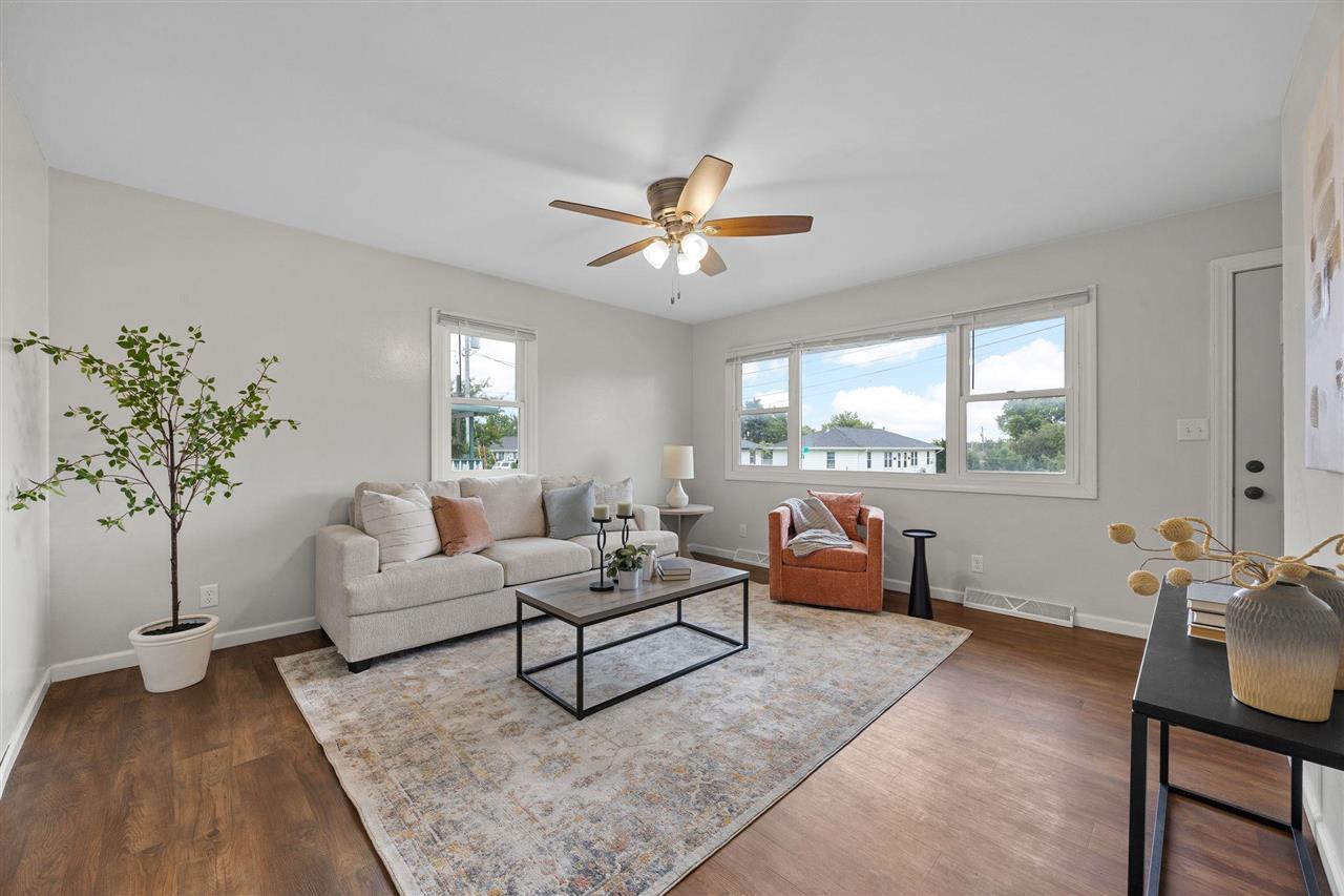 304 B Avenue Hiawatha IA 52233