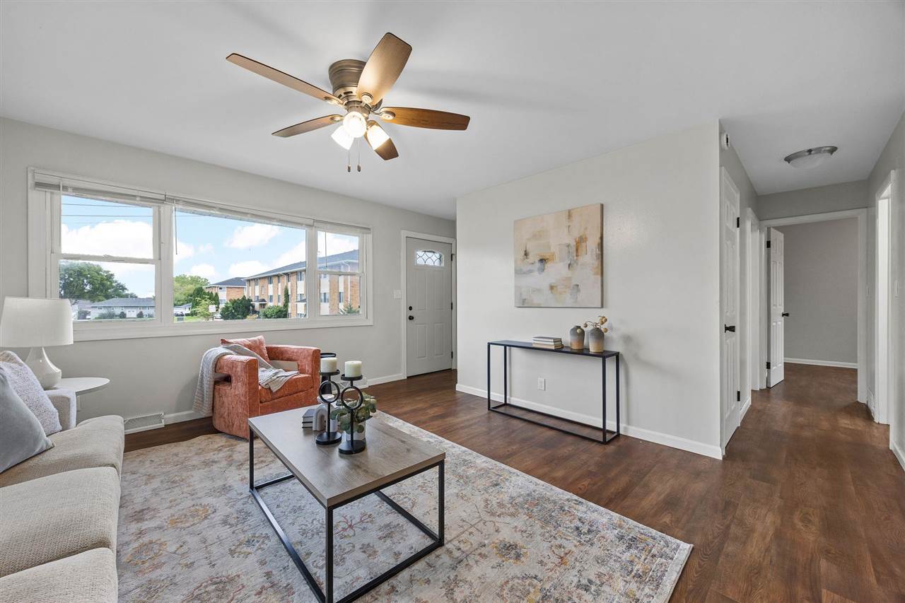 304 B Avenue Hiawatha IA 52233