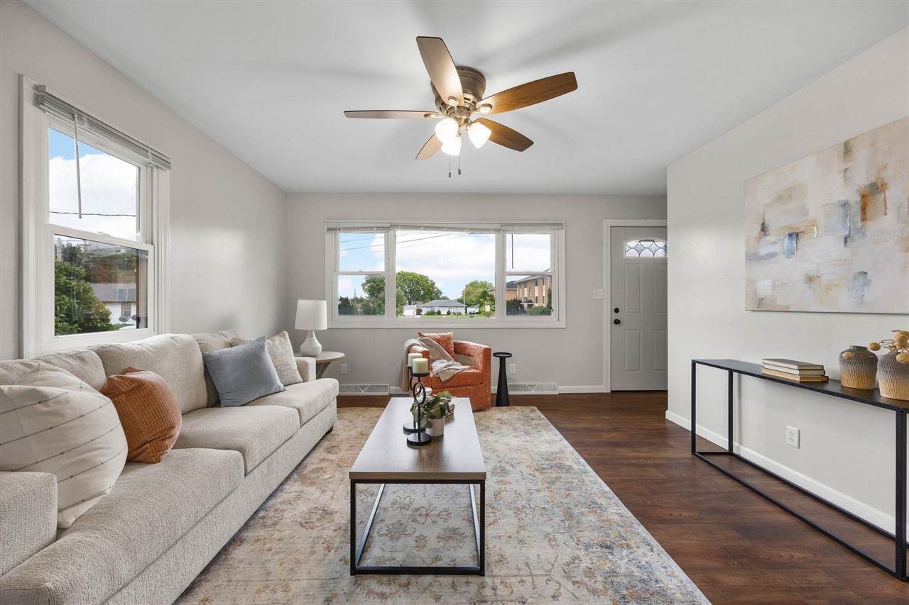 304 B Avenue Hiawatha IA 52233