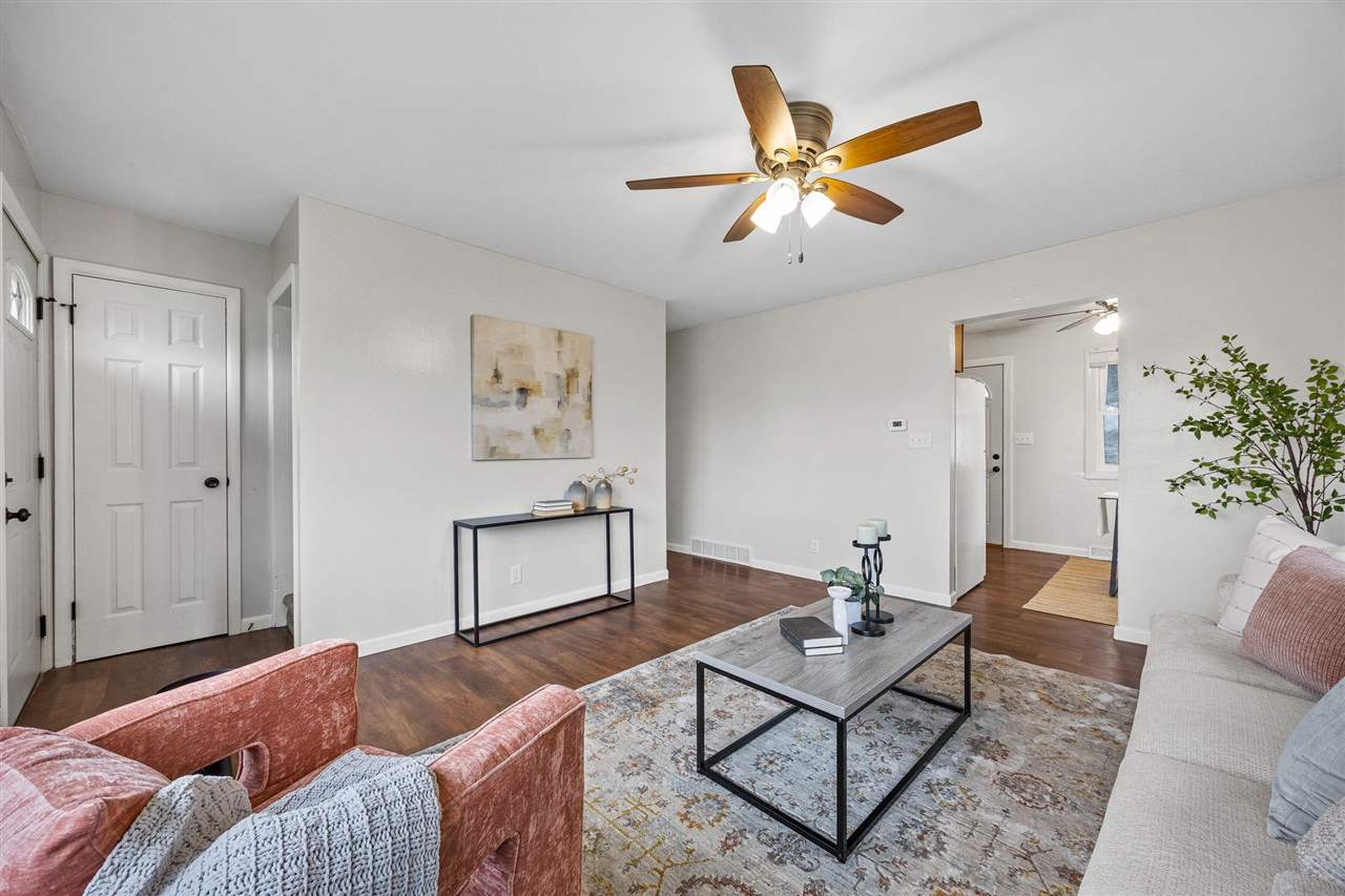 304 B Avenue Hiawatha IA 52233