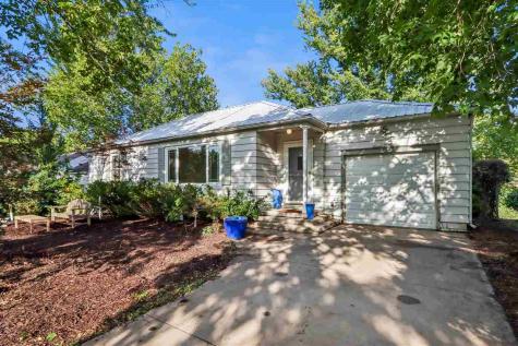 705 9th Avenue Coralville IA 52241