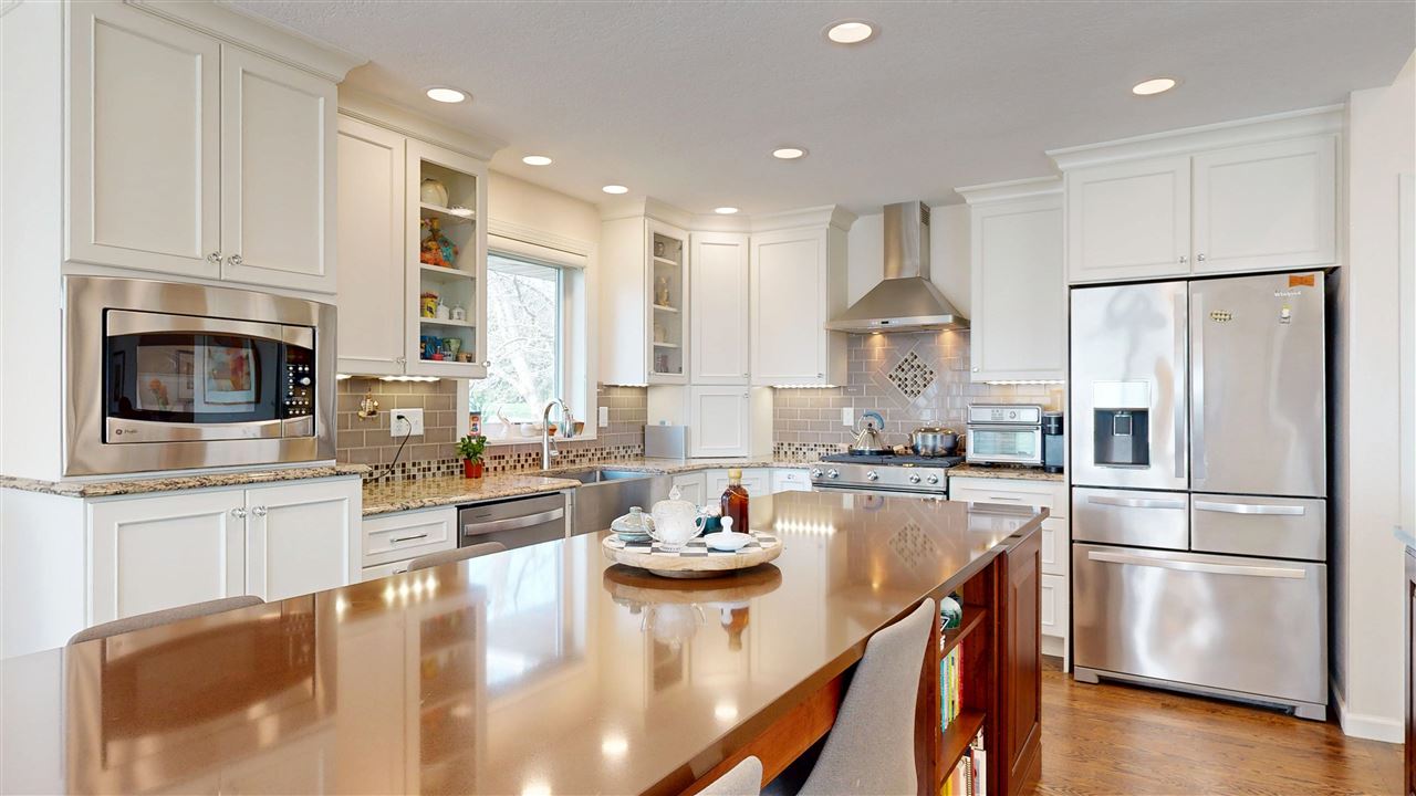 2096 Glen Oaks Drive Coralville IA 52241