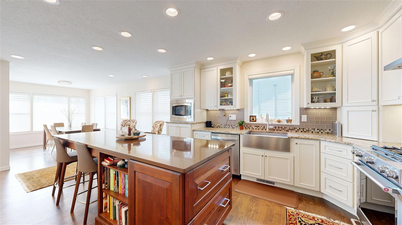2096 Glen Oaks Drive Coralville IA 52241
