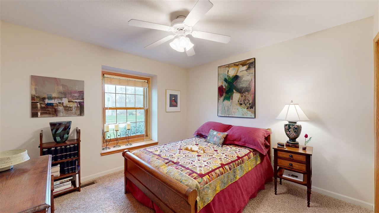2096 Glen Oaks Drive Coralville IA 52241