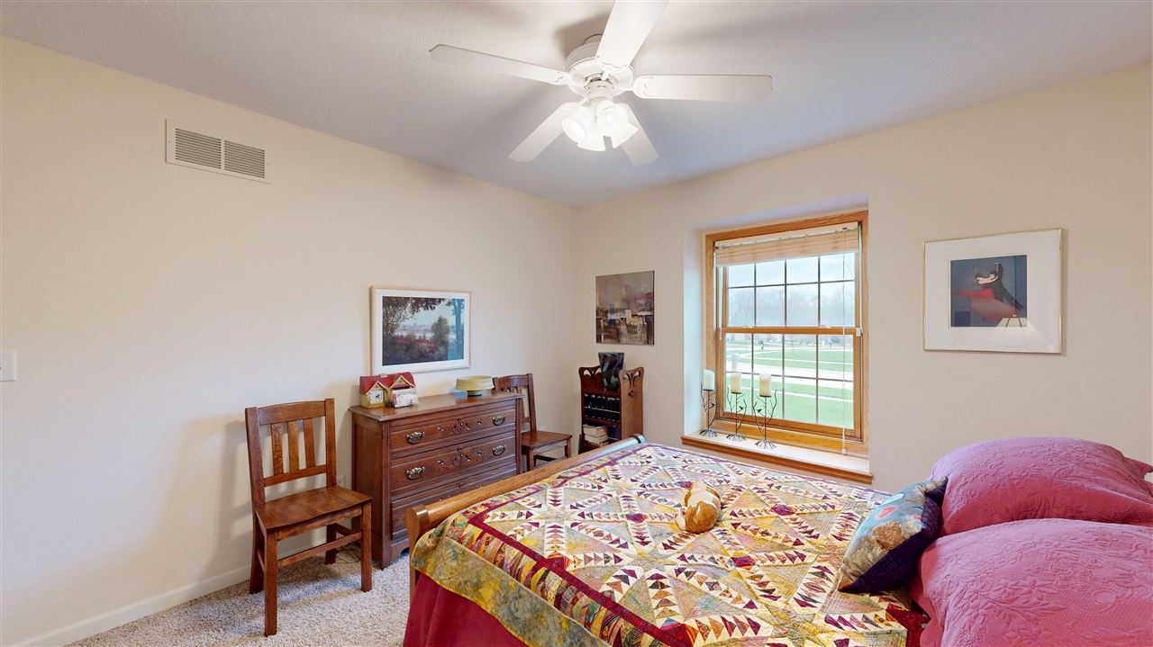 2096 Glen Oaks Drive Coralville IA 52241