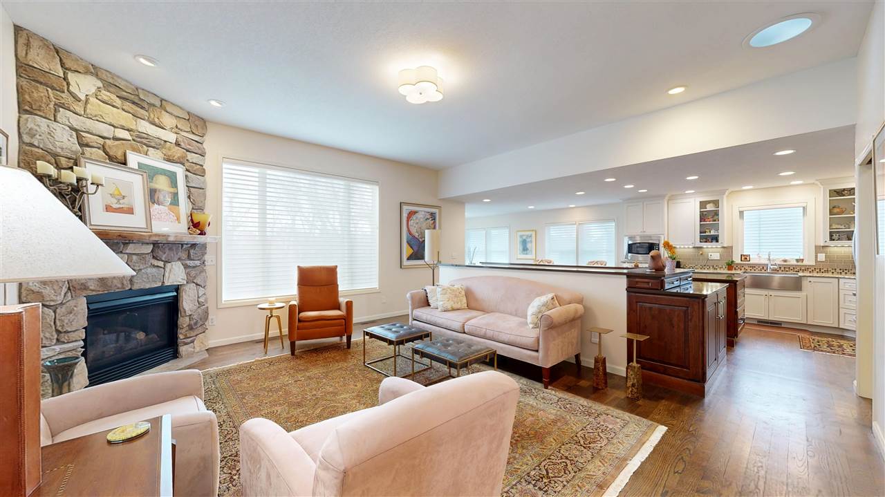 2096 Glen Oaks Drive Coralville IA 52241