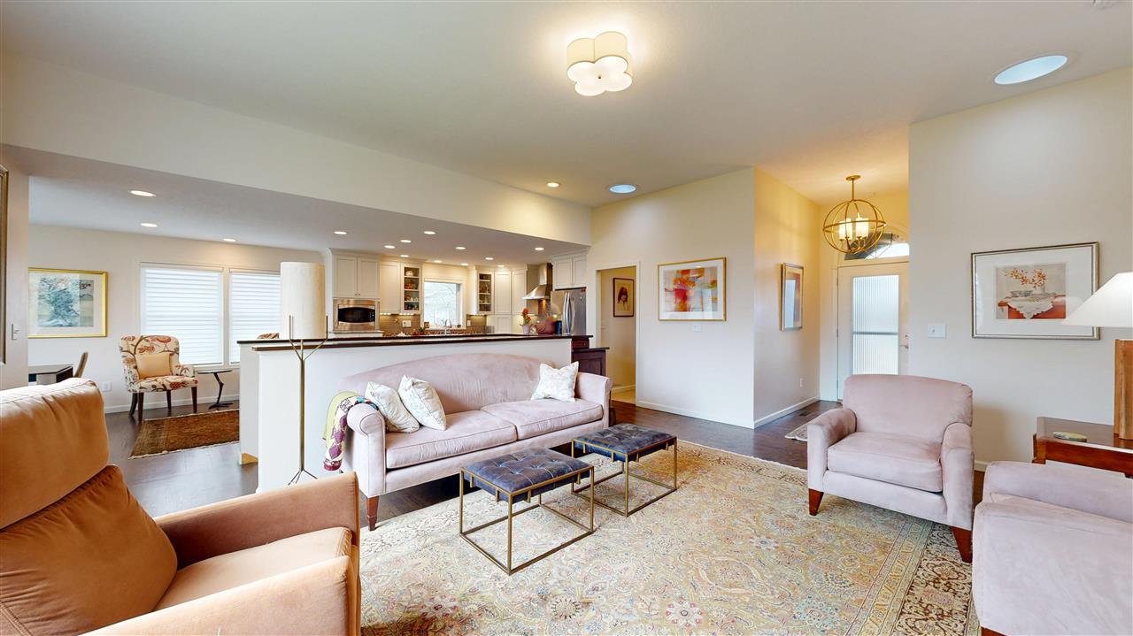 2096 Glen Oaks Drive Coralville IA 52241