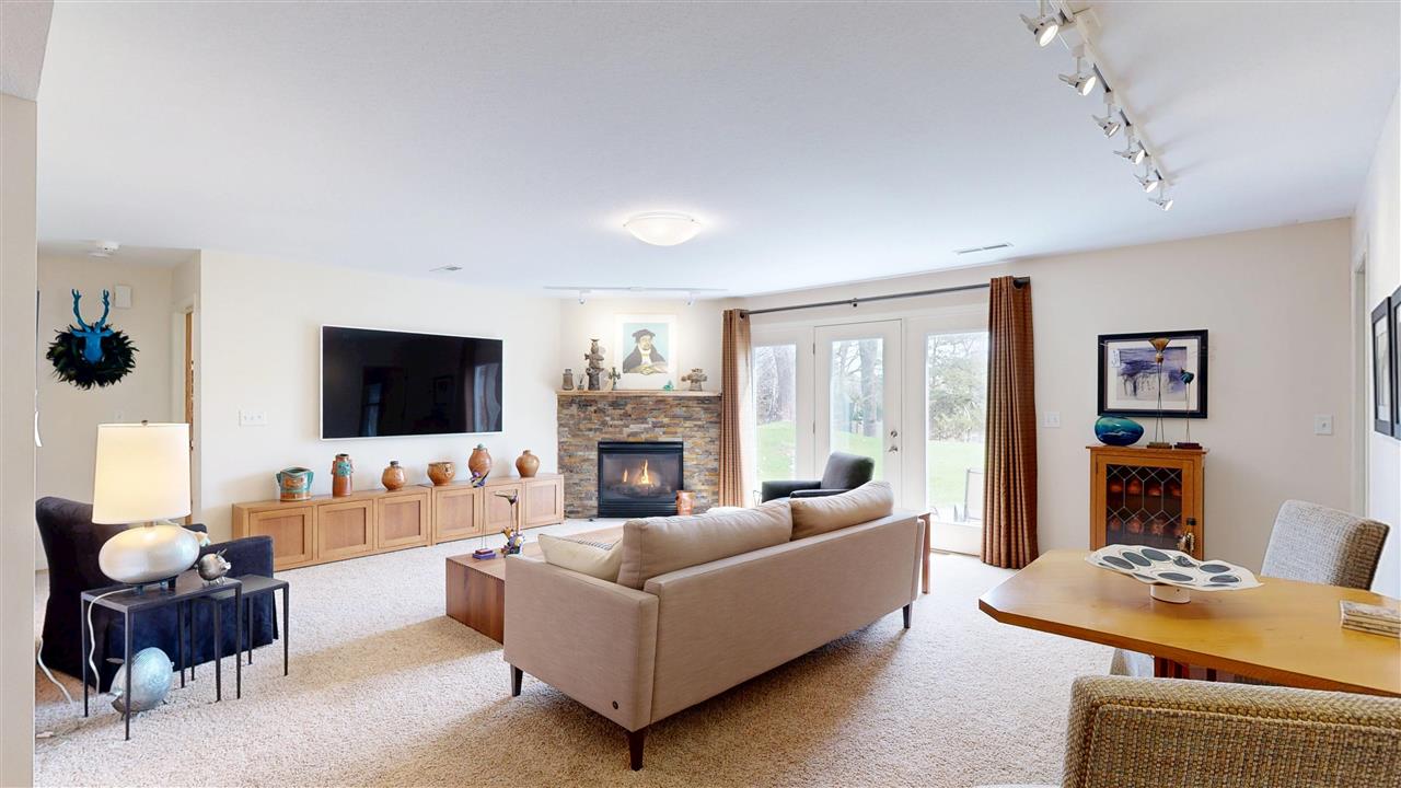 2096 Glen Oaks Drive Coralville IA 52241