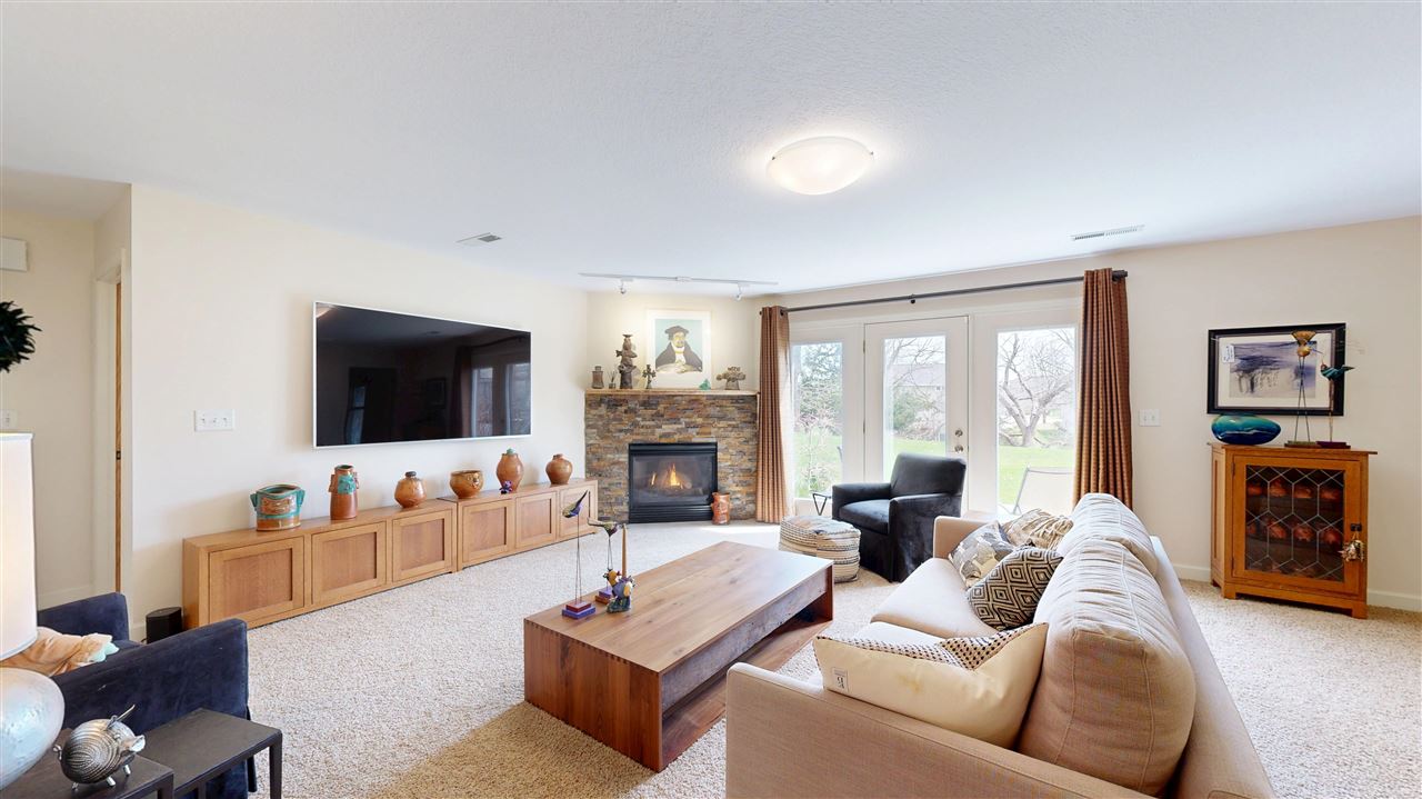 2096 Glen Oaks Drive Coralville IA 52241