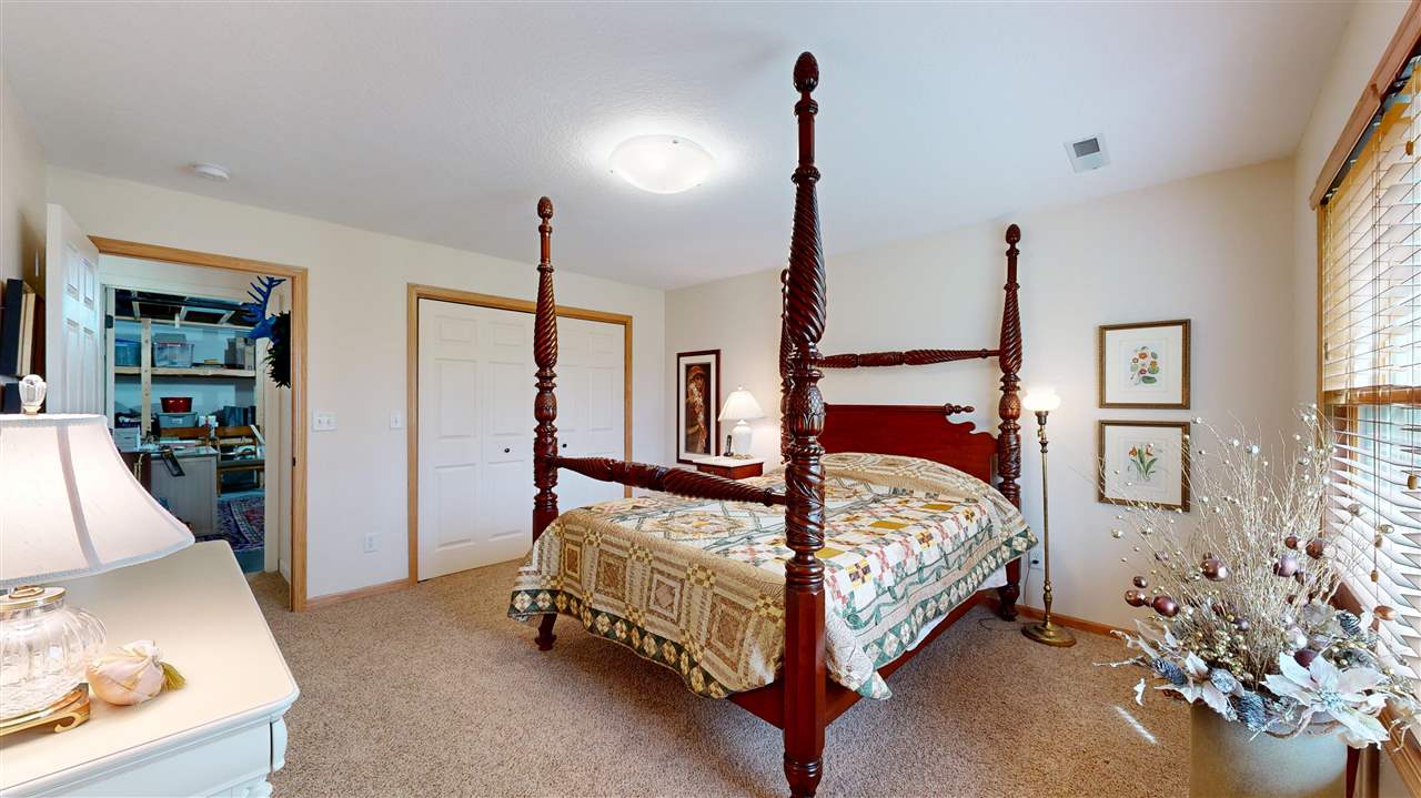 2096 Glen Oaks Drive Coralville IA 52241