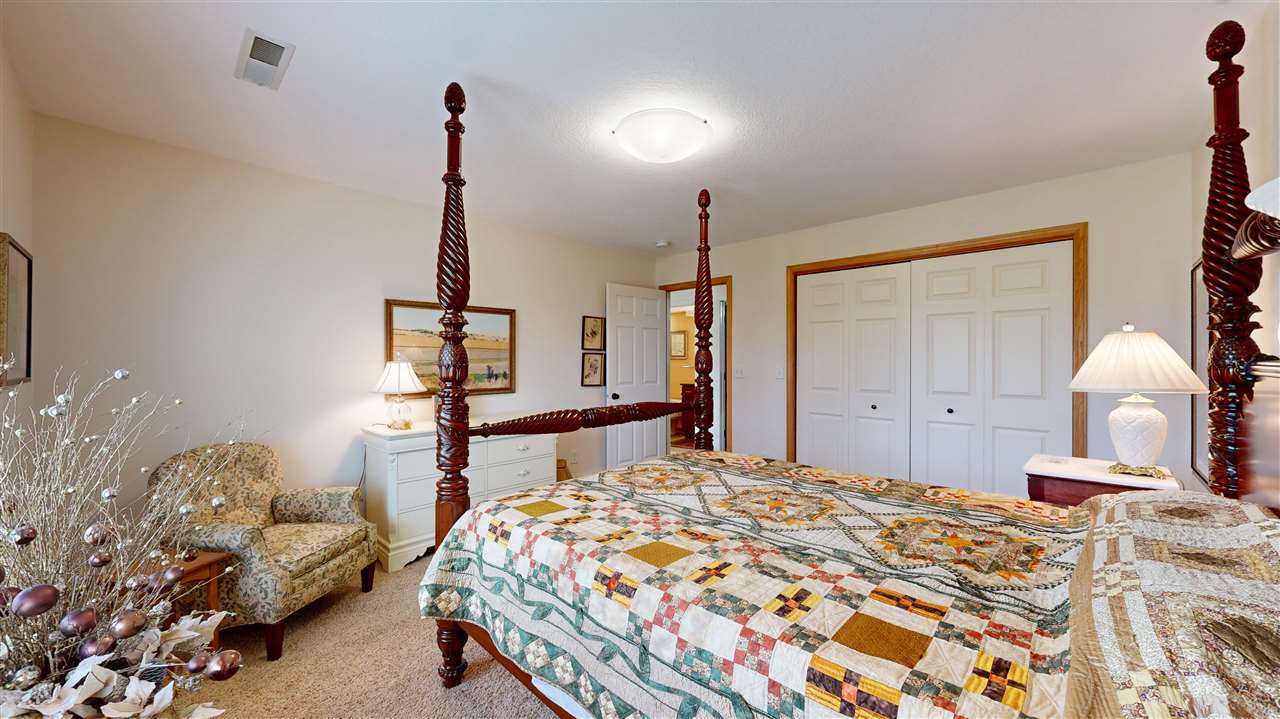 2096 Glen Oaks Drive Coralville IA 52241